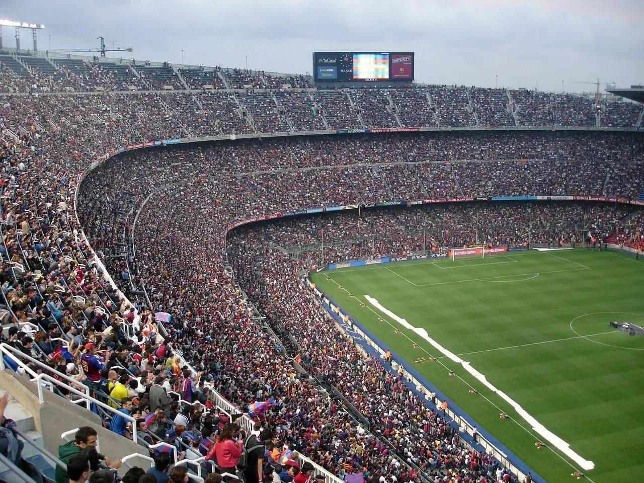 Hvilket termoundertøj er bedst til at holde dig varm under en FC Barcelona-fodboldkamp?